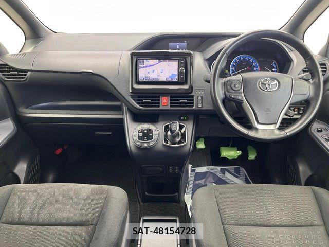 Toyota VOXY HYBRID 2017-05 7250579-1
