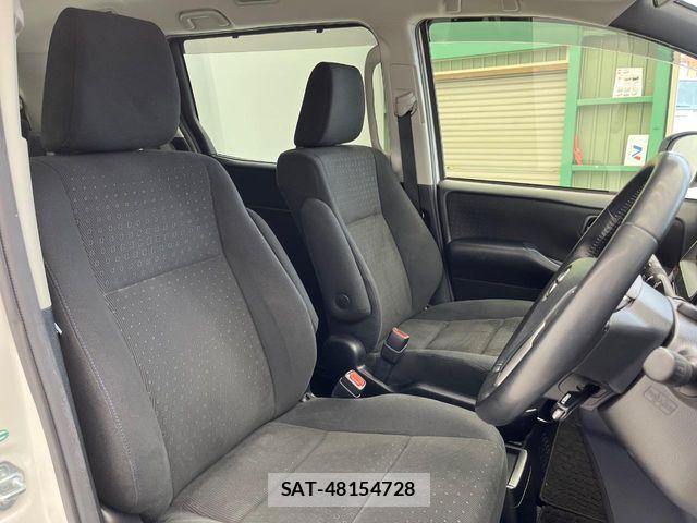 Toyota VOXY HYBRID 2017-05 7250579-7