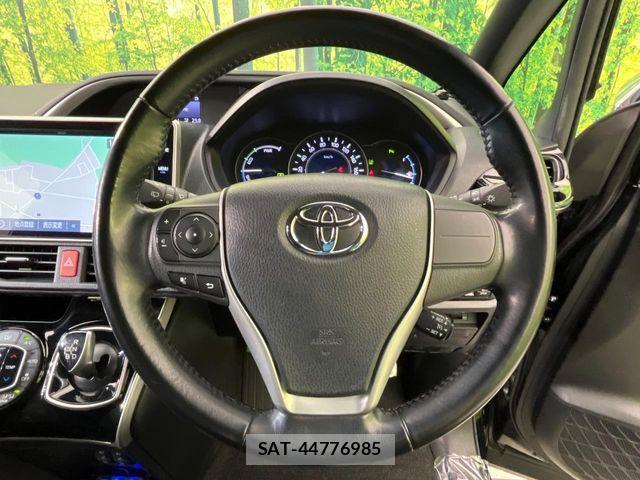 Toyota VOXY HYBRID 2019-06 7252823-11