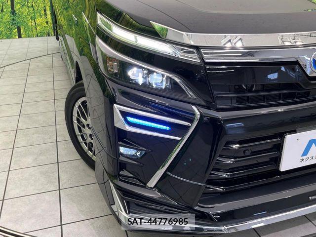Toyota VOXY HYBRID 2019-06 7252823-12