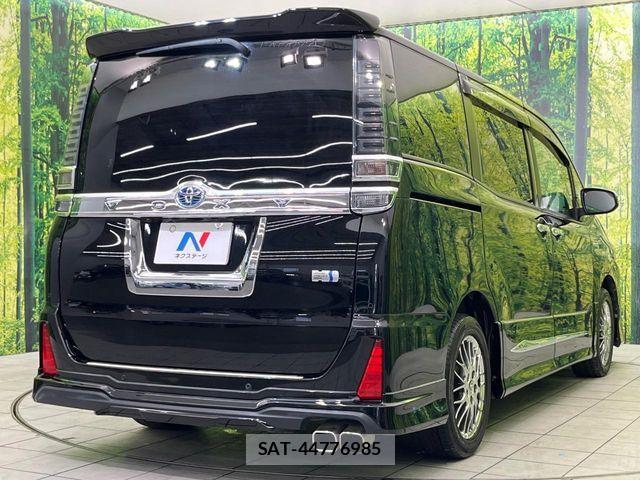 Toyota VOXY HYBRID 2019-06 7252823-17