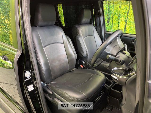 Toyota VOXY HYBRID 2019-06 7252823-7