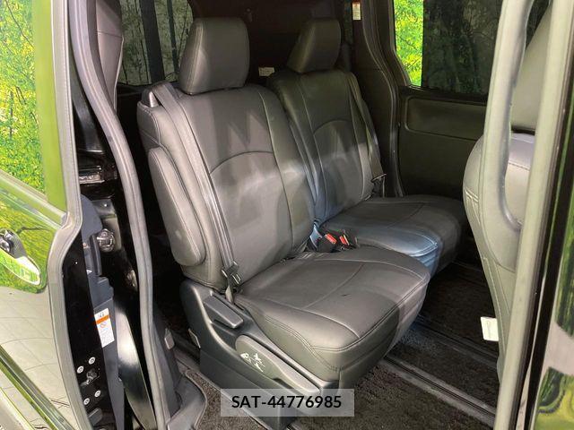 Toyota VOXY HYBRID 2019-06 7252823-8