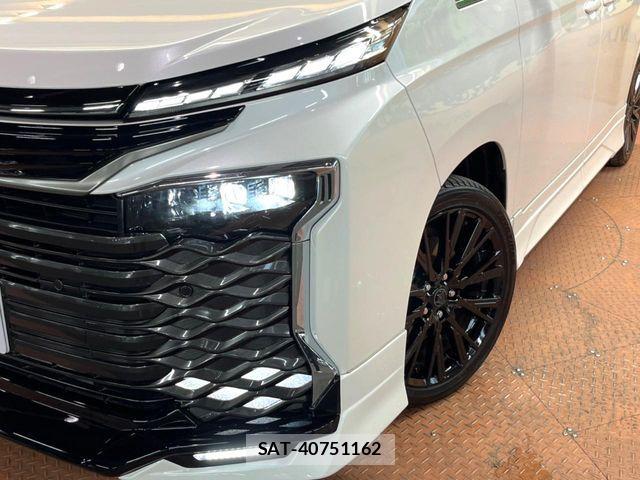 Toyota VOXY HYBRID 2024-07 7252809-13