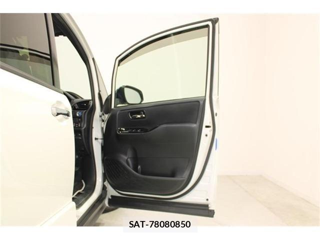 Toyota VOXY HYBRID 2019-05 7252827-28
