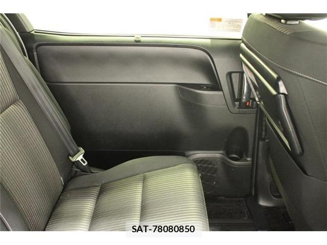 Toyota VOXY HYBRID 2019-05 7252827-29