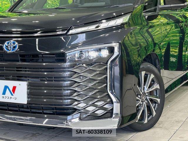 Toyota VOXY HYBRID 2023-06 7252818-12