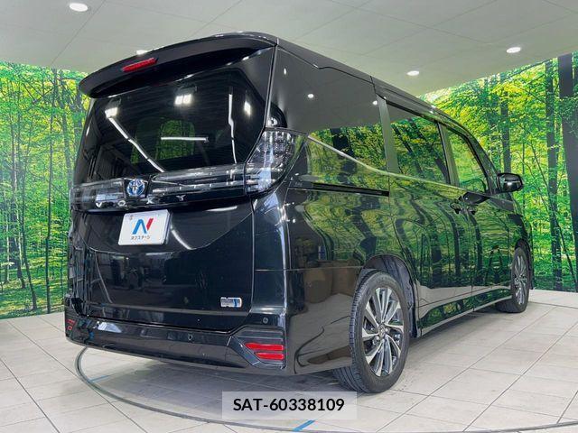 Toyota VOXY HYBRID 2023-06 7252818-17