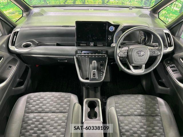 Toyota VOXY HYBRID 2023-06 7252818-1