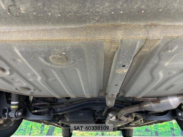 Toyota VOXY HYBRID 2023-06 7252818-19