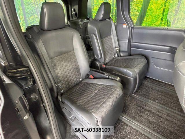 Toyota VOXY HYBRID 2023-06 7252818-8
