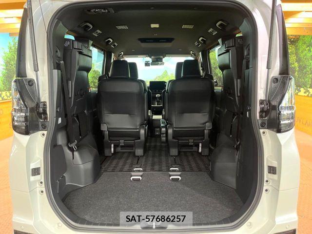 Toyota VOXY HYBRID 2023-05 7252815-13