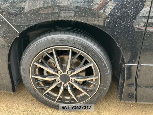 Toyota VOXY HYBRID 2015-12 7252826-9