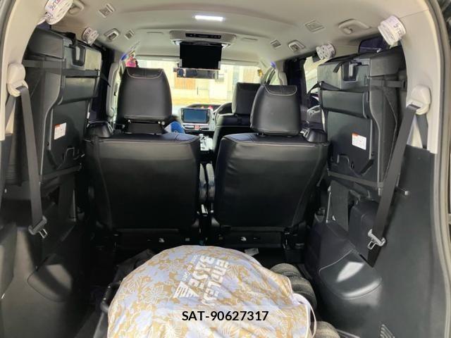 Toyota VOXY HYBRID 2015-12 7252826-12