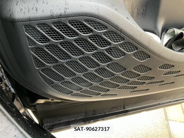 Toyota VOXY HYBRID 2015-12 7252826-14