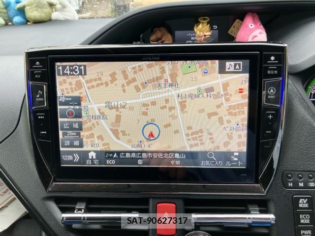 Toyota VOXY HYBRID 2015-12 7252826-19