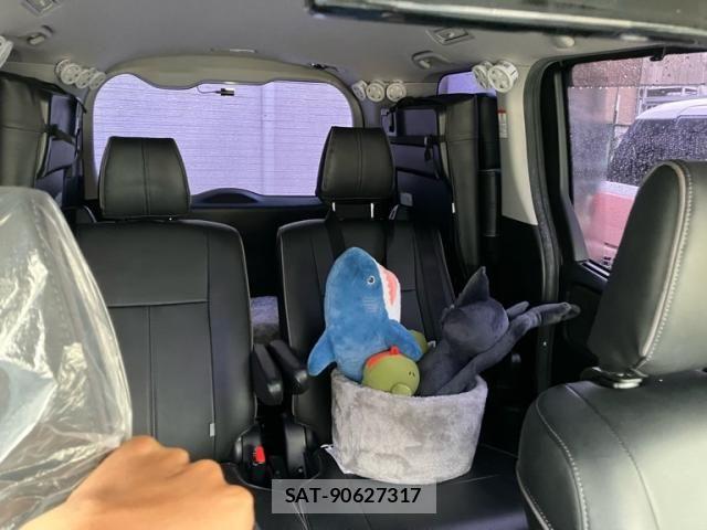 Toyota VOXY HYBRID 2015-12 7252826-23