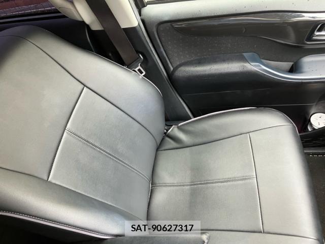 Toyota VOXY HYBRID 2015-12 7252826-24