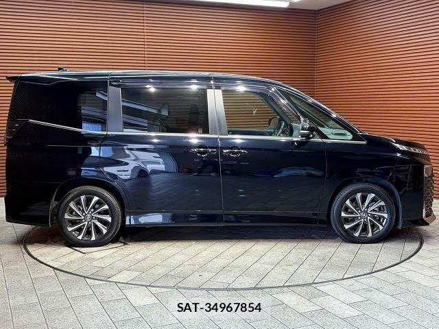 Toyota VOXY HYBRID 2023-05 7252814-17
