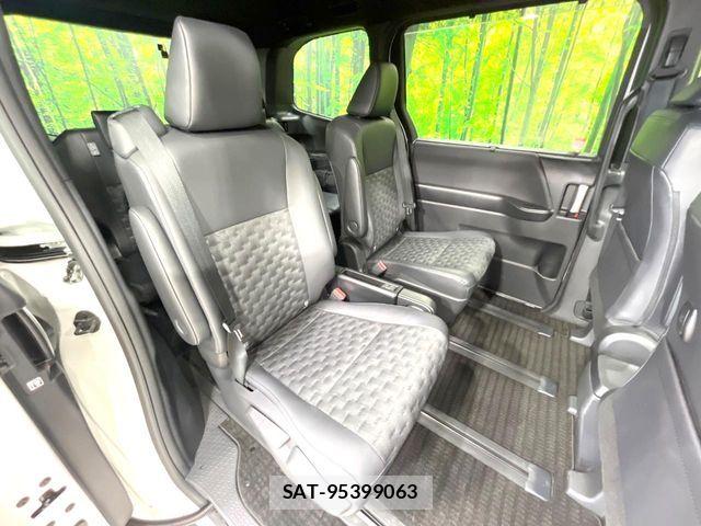 Toyota VOXY HYBRID 2023-09 7252810-8