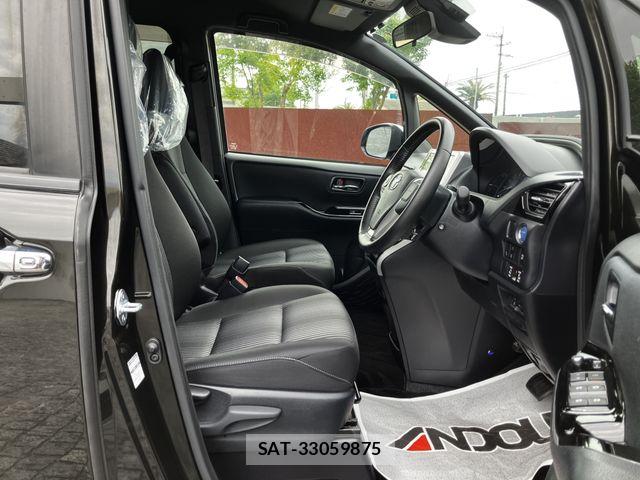 Toyota VOXY HYBRID 2019-04 7252825-9