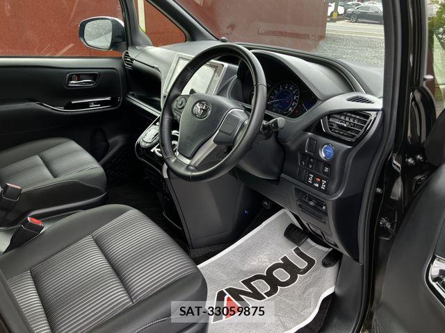 Toyota VOXY HYBRID 2019-04 7252825-10