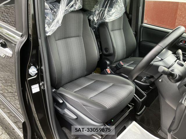 Toyota VOXY HYBRID 2019-04 7252825-11