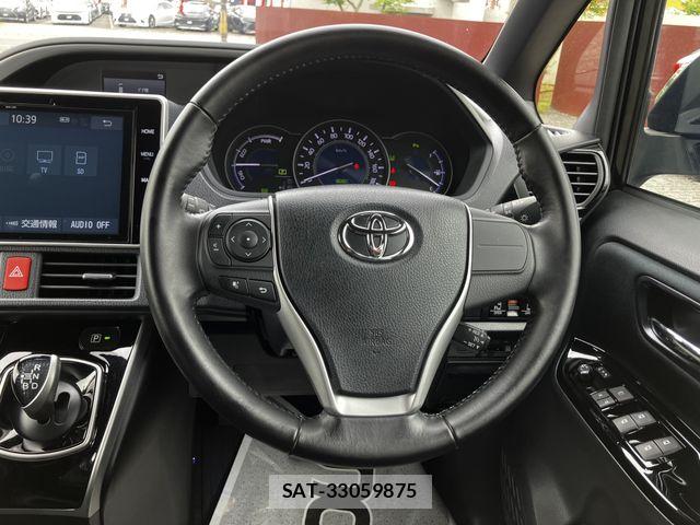 Toyota VOXY HYBRID 2019-04 7252825-12