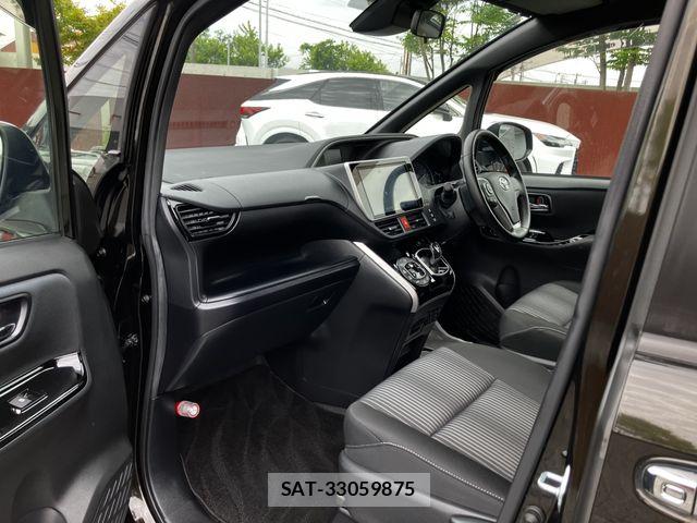 Toyota VOXY HYBRID 2019-04 7252825-21