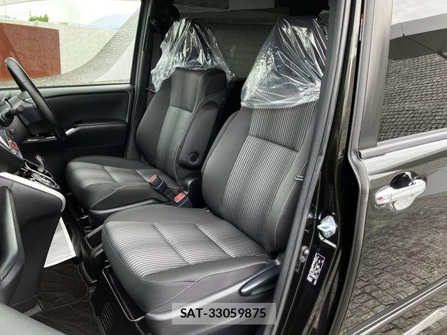 Toyota VOXY HYBRID 2019-04 7252825-22