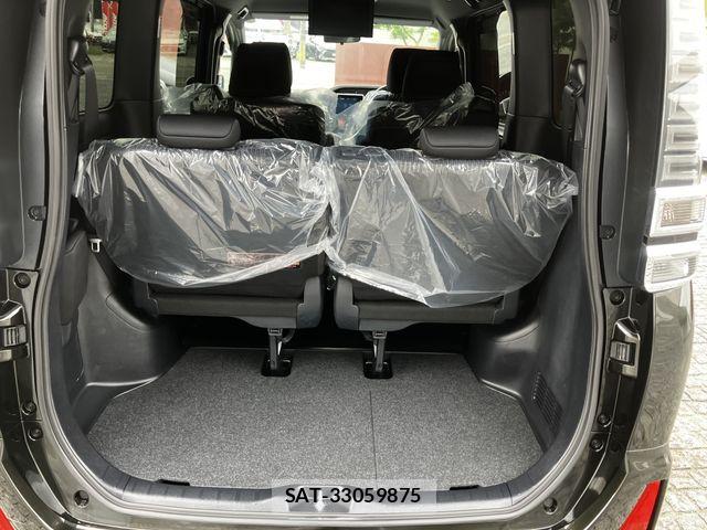 Toyota VOXY HYBRID 2019-04 7252825-26