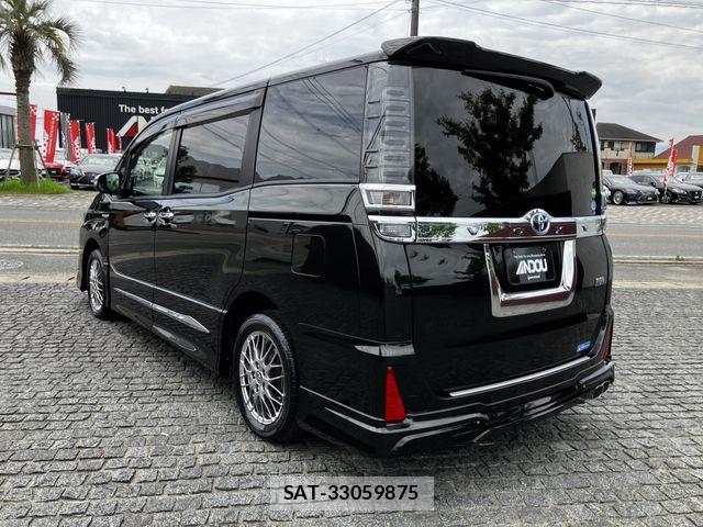 Toyota VOXY HYBRID 2019-04 7252825-2