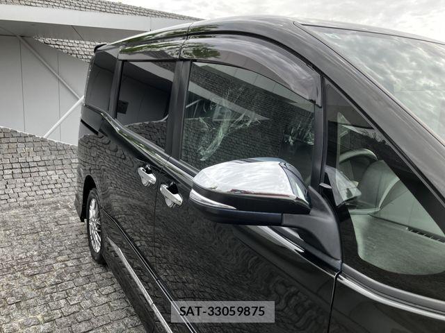 Toyota VOXY HYBRID 2019-04 7252825-4