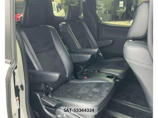 Toyota VOXY HYBRID 2021-03 7252821-19