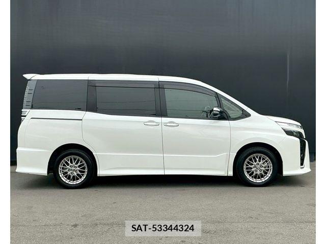Toyota VOXY HYBRID 2021-03 7252821-3