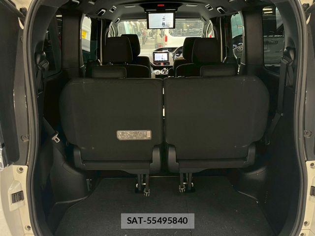 Toyota VOXY HYBRID 2017-08 7252824-10