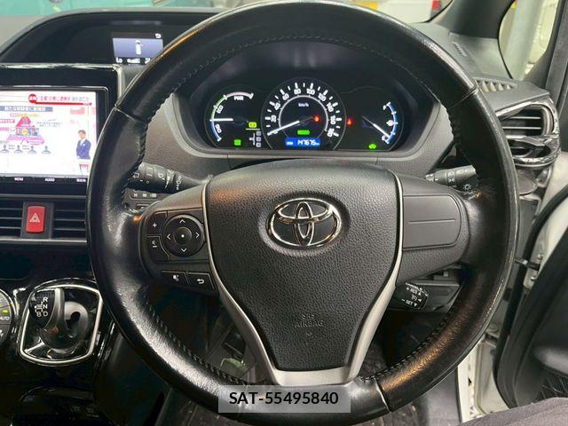 Toyota VOXY HYBRID 2017-08 7252824-13