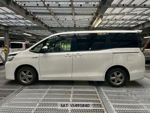 Toyota VOXY HYBRID 2017-08 7252824-7