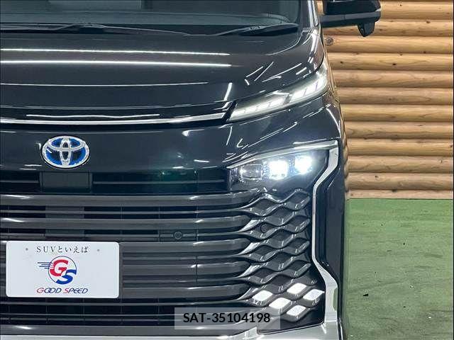 Toyota VOXY HYBRID 2022-12 7252817-9