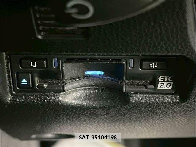 Toyota VOXY HYBRID 2022-12 7252817-15