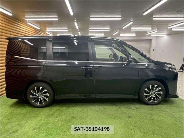 Toyota VOXY HYBRID 2022-12 7252817-17