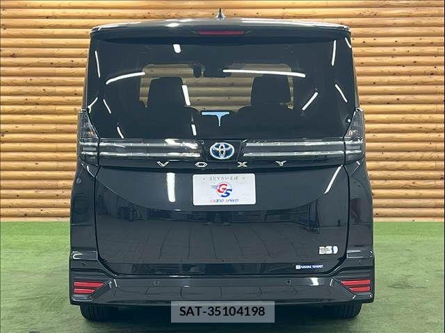 Toyota VOXY HYBRID 2022-12 7252817-18