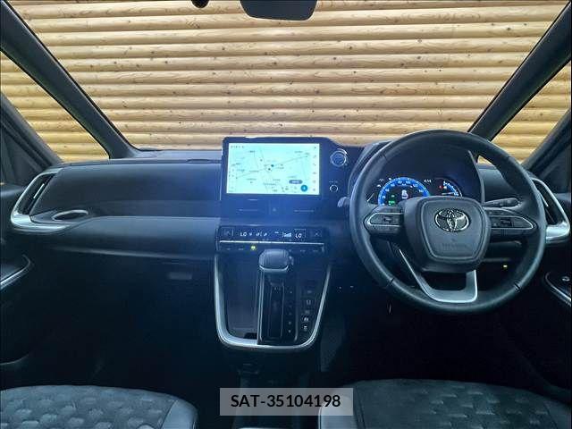 Toyota VOXY HYBRID 2022-12 7252817-2