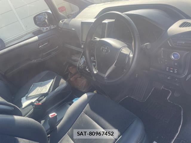 Toyota VOXY HYBRID 2021-05 7252822-1