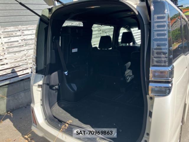 Toyota VOXY HYBRID 2017-11 7252828-10