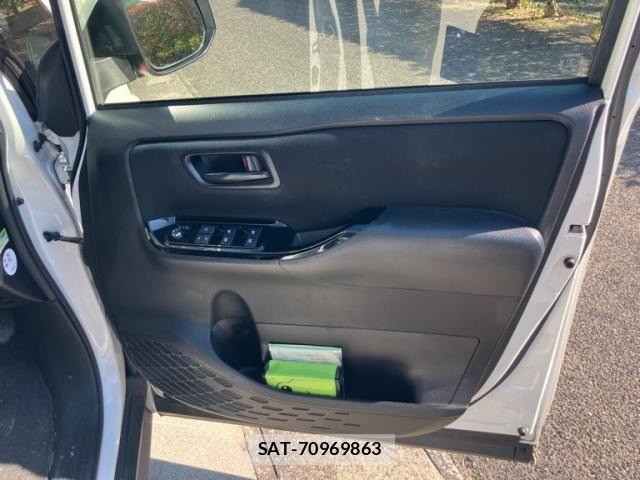 Toyota VOXY HYBRID 2017-11 7252828-11