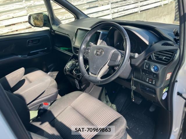 Toyota VOXY HYBRID 2017-11 7252828-12