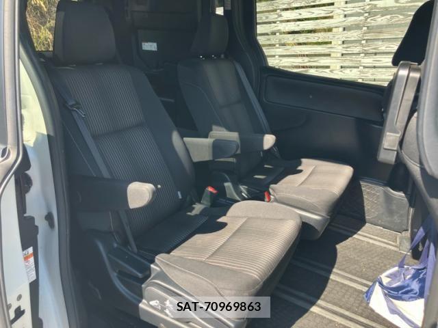 Toyota VOXY HYBRID 2017-11 7252828-16
