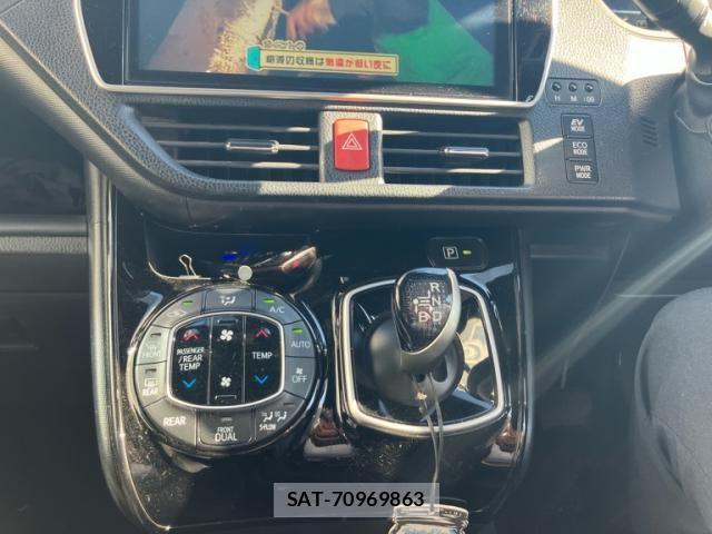 Toyota VOXY HYBRID 2017-11 7252828-18