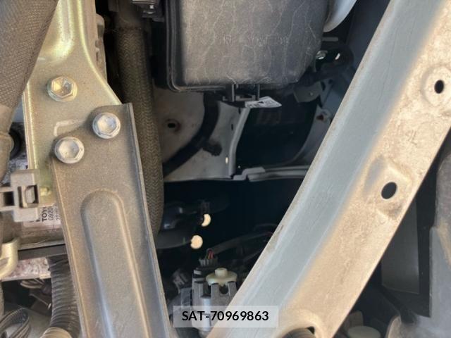 Toyota VOXY HYBRID 2017-11 7252828-24